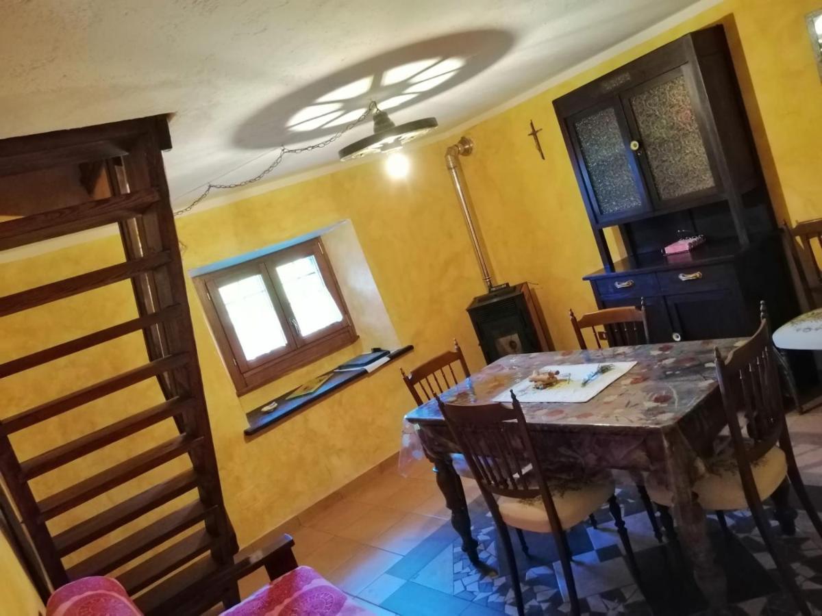 Вилла Casa Vacanze La Carbunera Домодоссола Экстерьер фото