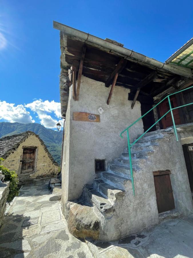 Вилла Casa Vacanze La Carbunera Домодоссола Экстерьер фото